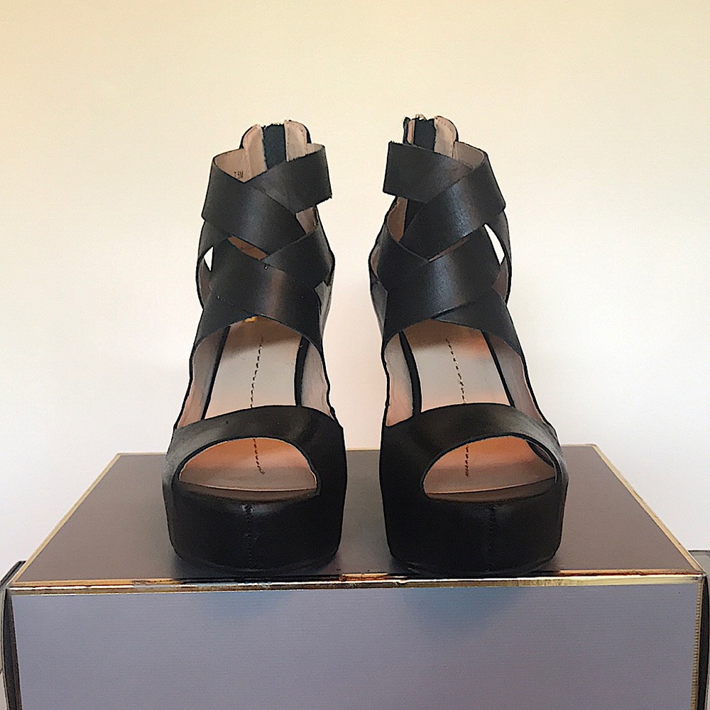 Dolce Vita Black Wedges Size 7.5
